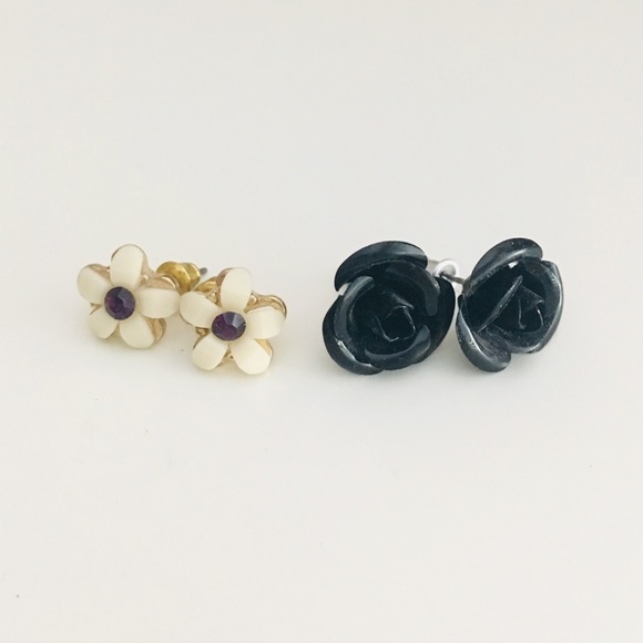 Forever 21 Jewelry - Flower Studs